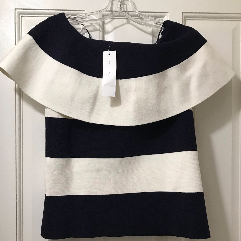 Off-shoulder knit blouse